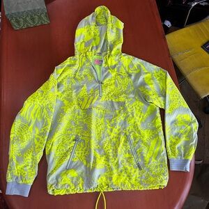Neon Aritzia TNA pullover utility jacket size Medium NWOT